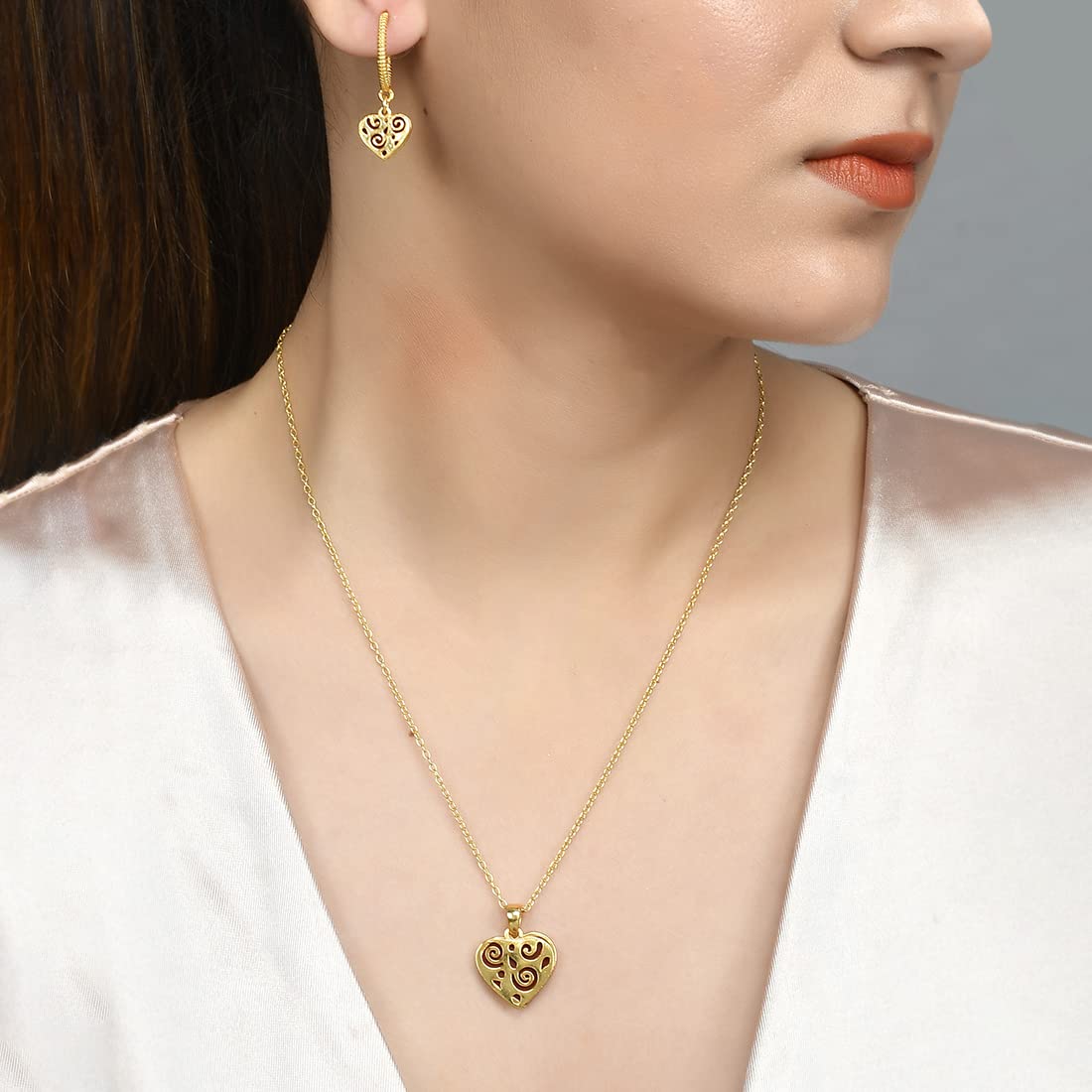 Peek-a-Boo Hearts Pendant Set
